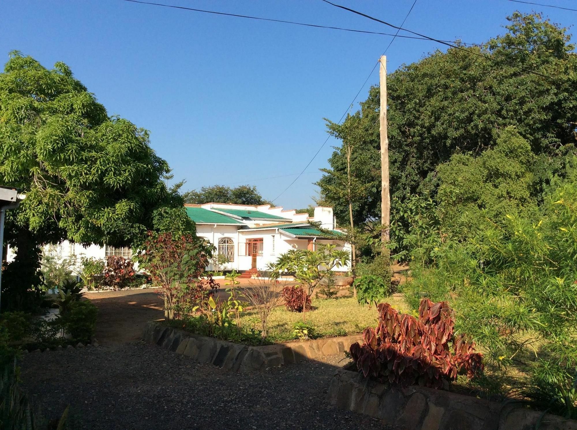 ליבינגסטון Tabonina Guesthouse מראה חיצוני תמונה